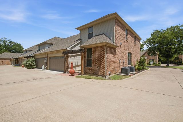5221 Park Drive, River Oaks, TX 76114