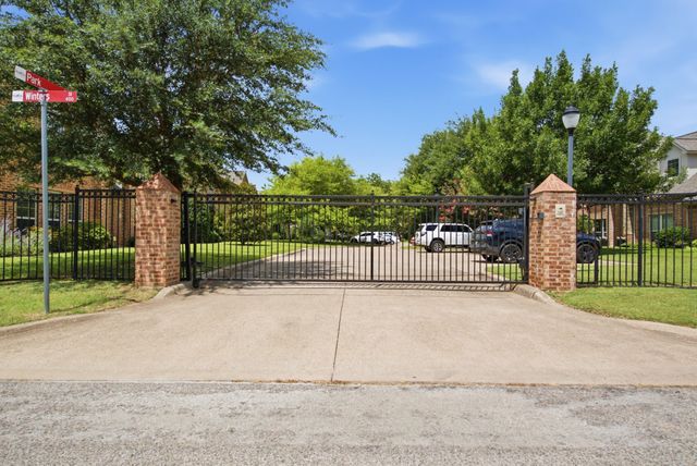 5221 Park Drive, River Oaks, TX 76114