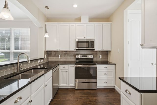 5221 Park Drive, River Oaks, TX 76114
