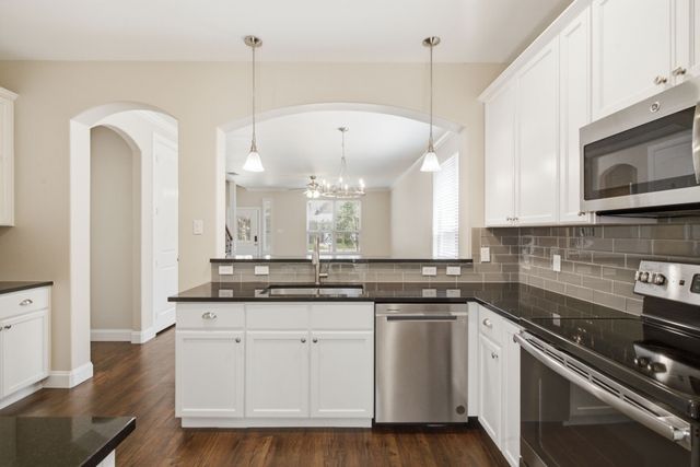 5221 Park Drive, River Oaks, TX 76114