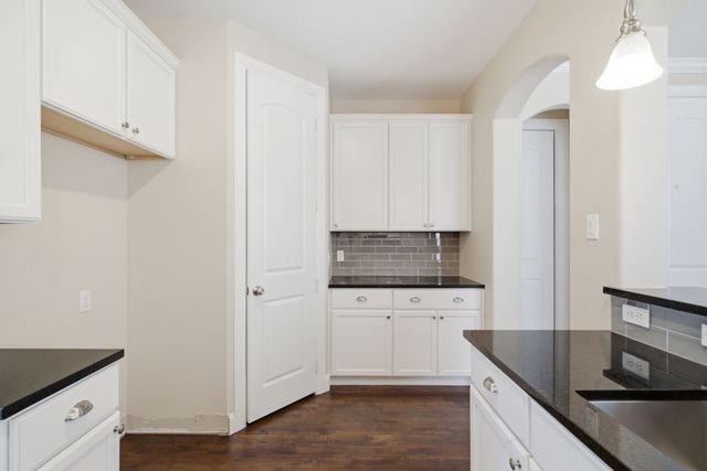 5221 Park Drive, River Oaks, TX 76114