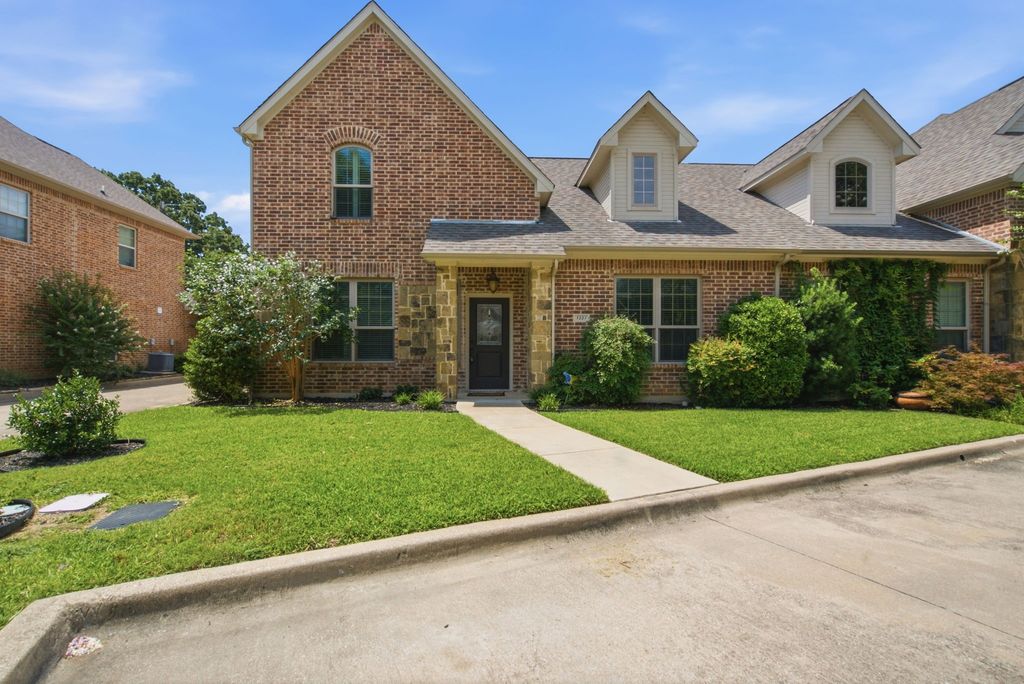 5221 Park Drive, River Oaks, TX 76114