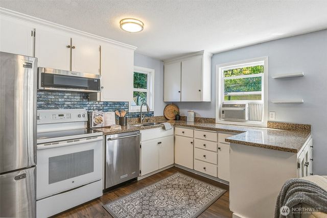 11350 28th Avenue NE, Seattle, WA 98125