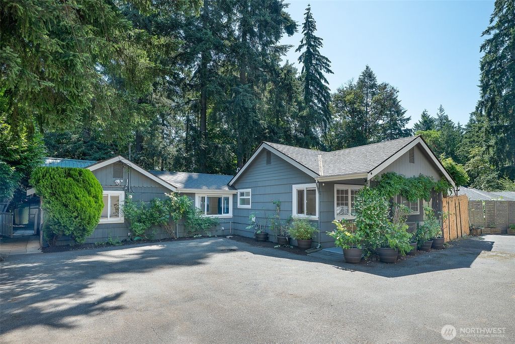 11350 28th Avenue NE, Seattle, WA 98125