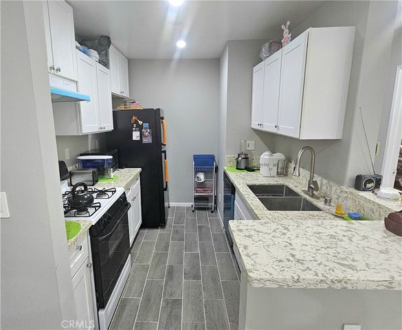 17900 Sherman Way 226, Reseda, CA 91335