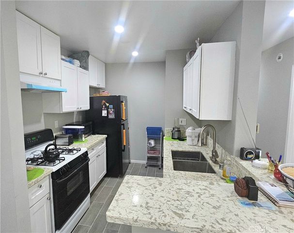 17900 Sherman Way 226, Reseda, CA 91335