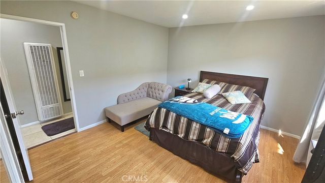 17900 Sherman Way 226, Reseda, CA 91335