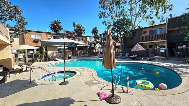 17900 Sherman Way 226, Reseda, CA 91335