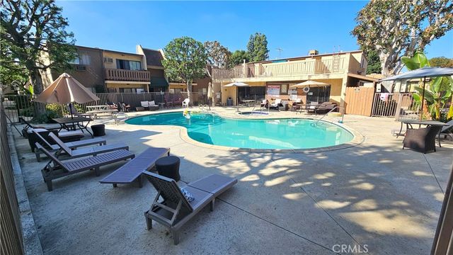 17900 Sherman Way 226, Reseda, CA 91335