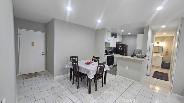 17900 Sherman Way 226, Reseda, CA 91335