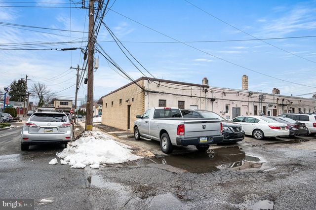 15 E WOODLAND AVE, Springfield, PA 19064