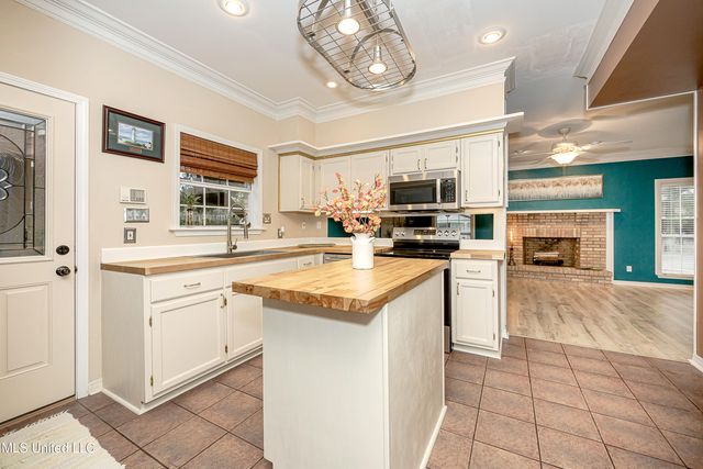 2103 Lindhridge Drive, Gulfport, MS 39507