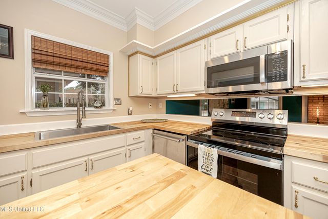 2103 Lindhridge Drive, Gulfport, MS 39507