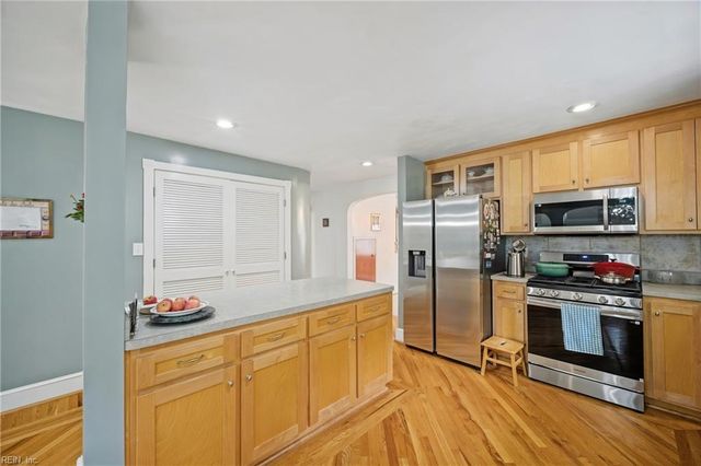 214 Sir Oliver RD, Norfolk, VA 23505