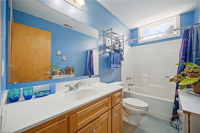 214 Sir Oliver RD, Norfolk, VA 23505