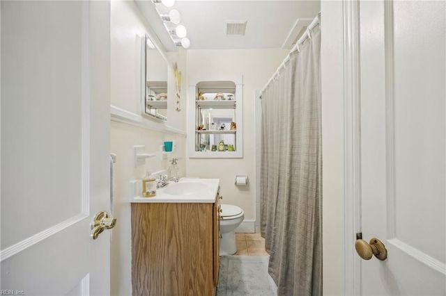 214 Sir Oliver RD, Norfolk, VA 23505