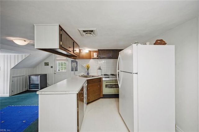 214 Sir Oliver RD, Norfolk, VA 23505