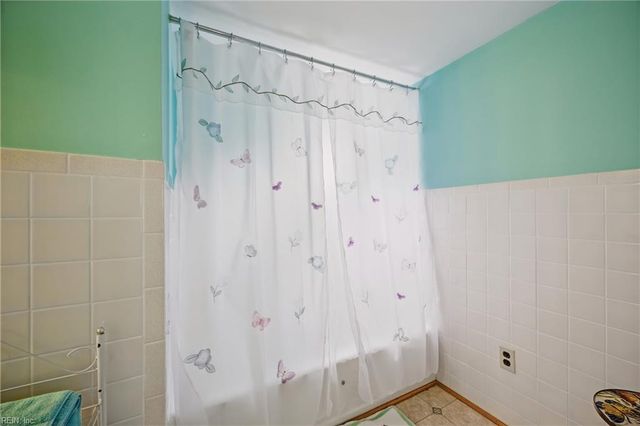 214 Sir Oliver RD, Norfolk, VA 23505