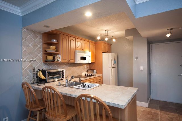 1455 N Treasure Dr 5E, North Bay Village, FL 33141