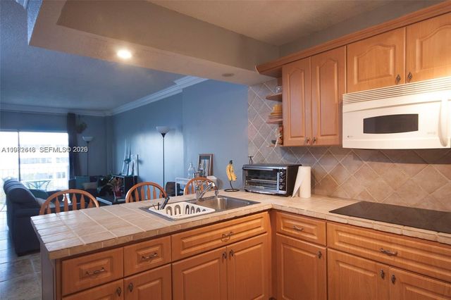 1455 N Treasure Dr 5E, North Bay Village, FL 33141