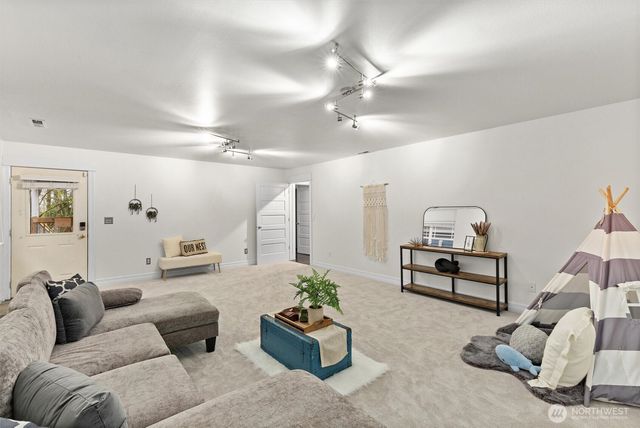 18592 Rainier View Road SE, Monroe, WA 98272