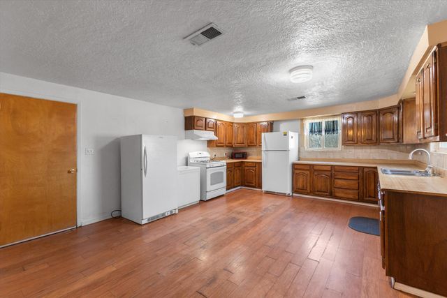 225 Mockingbird Lane, Corrales, NM 87048