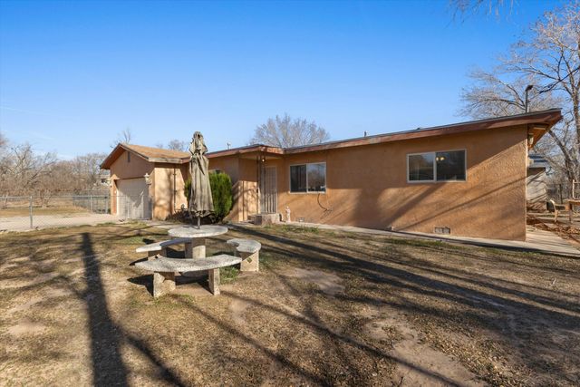 225 Mockingbird Lane, Corrales, NM 87048