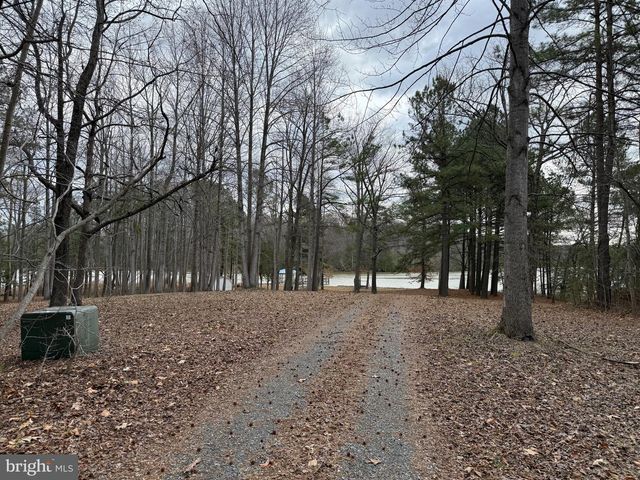 8071 WINDSOR DR, King George, VA 22485