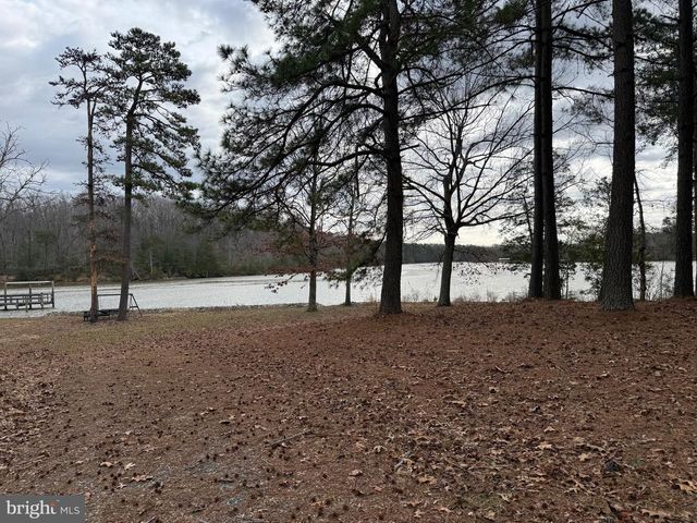 8071 WINDSOR DR, King George, VA 22485