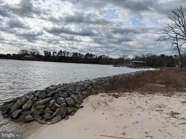 8071 WINDSOR DR, King George, VA 22485