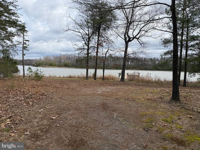 8071 WINDSOR DR, King George, VA 22485