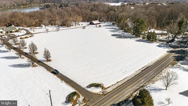 8071 WINDSOR DR, King George, VA 22485