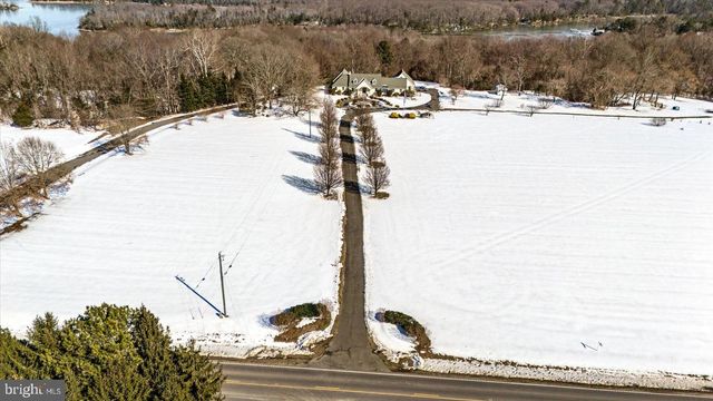 8071 WINDSOR DR, King George, VA 22485