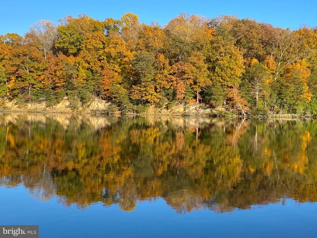 8071 WINDSOR DR, King George, VA 22485