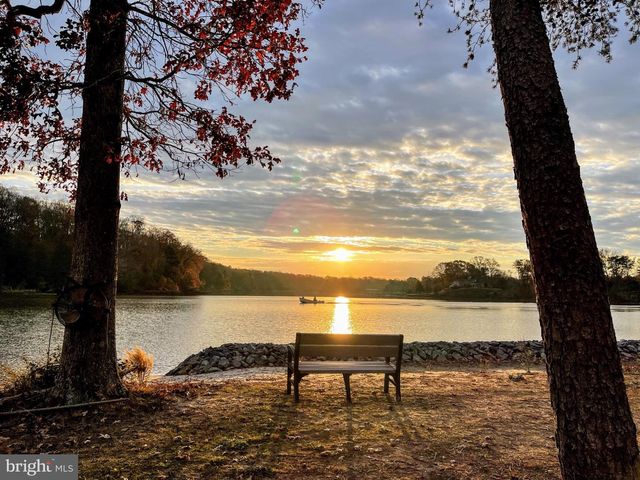 8071 WINDSOR DR, King George, VA 22485