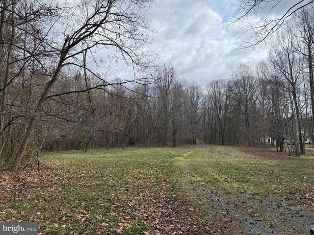 8071 WINDSOR DR, King George, VA 22485