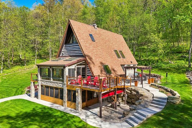 10343 County Road KP Road, Mazomanie, WI 53560