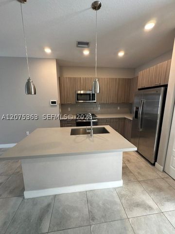 4700 NW 84th Ave 31, Doral, FL 33166