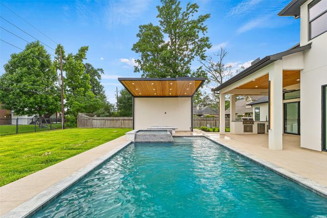 5907 Weisinger Dr, Magnolia, TX 77354