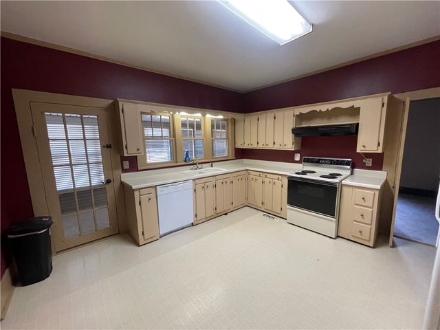 620 N Miller Street, Clarksville, AR 72830