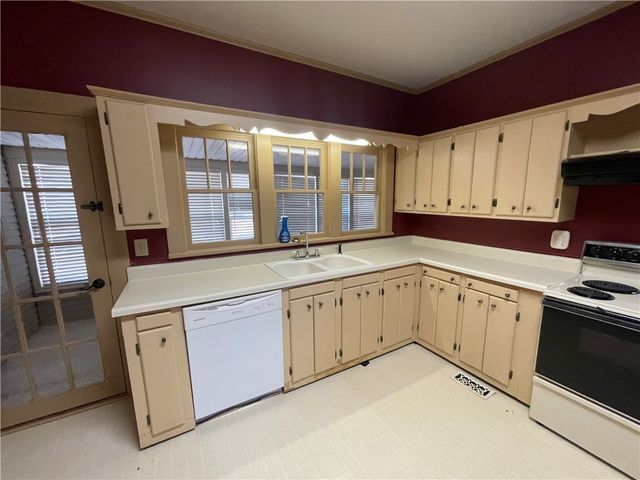 620 N Miller Street, Clarksville, AR 72830