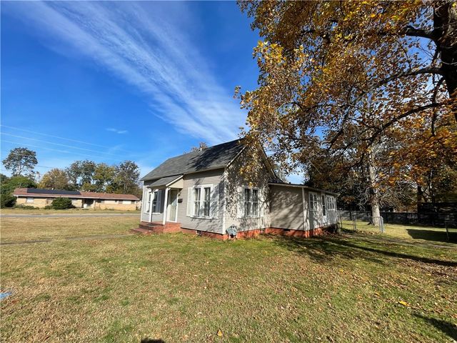 620 N Miller Street, Clarksville, AR 72830