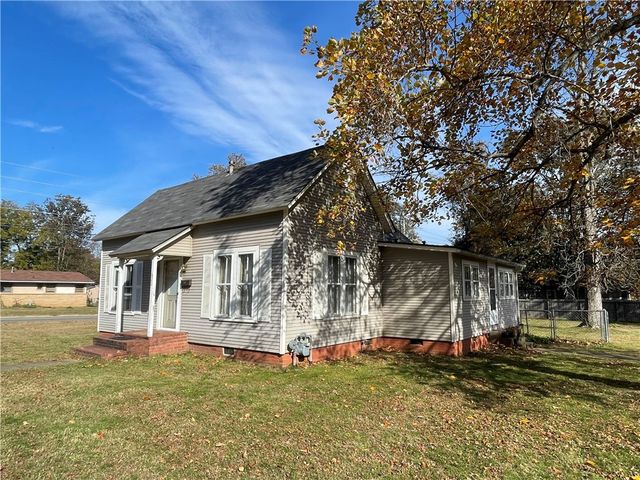 620 N Miller Street, Clarksville, AR 72830