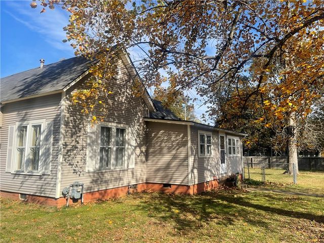 620 N Miller Street, Clarksville, AR 72830