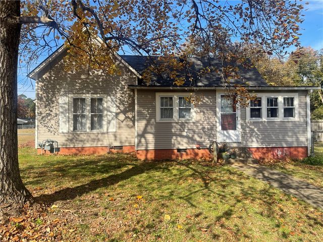 620 N Miller Street, Clarksville, AR 72830