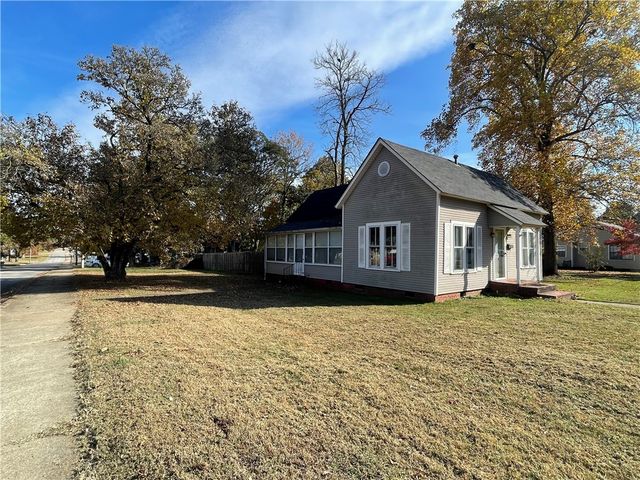 620 N Miller Street, Clarksville, AR 72830