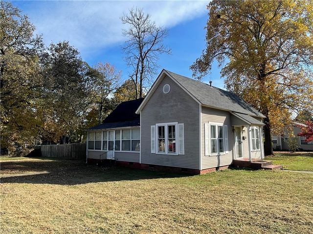 620 N Miller Street, Clarksville, AR 72830