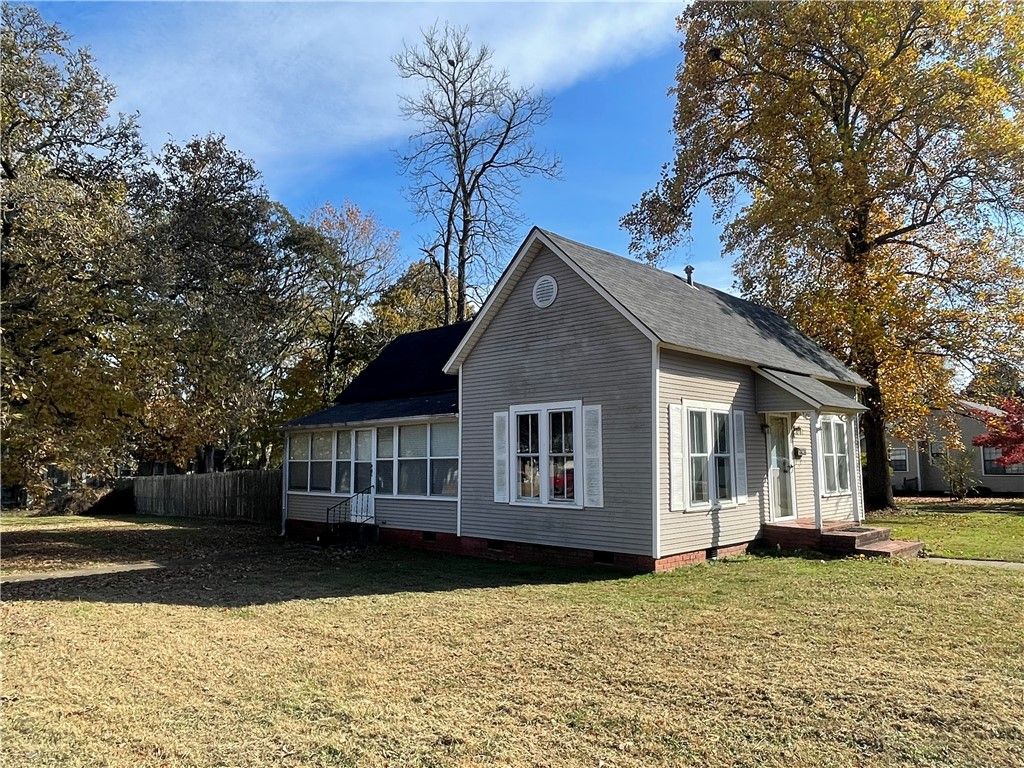 620 N Miller Street, Clarksville, AR 72830