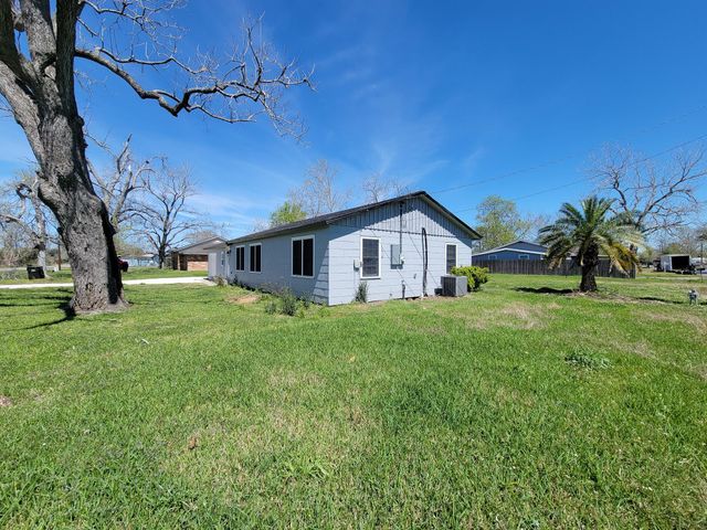 413 S Market Street, Brazoria, TX 77422