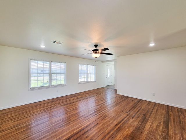 413 S Market Street, Brazoria, TX 77422